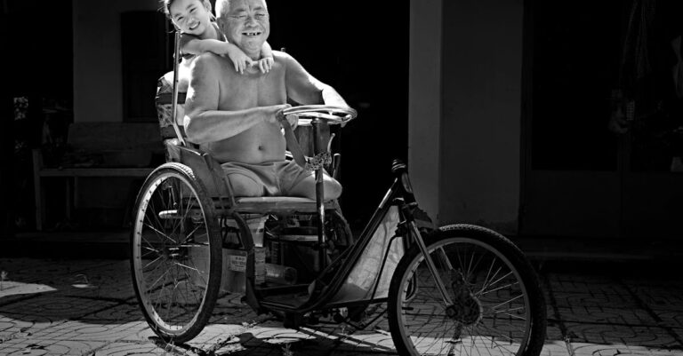 découvrez les liens familiaux d'estrosi, son arbre généalogique et les relations proches qui façonnent sa vie personnelle.