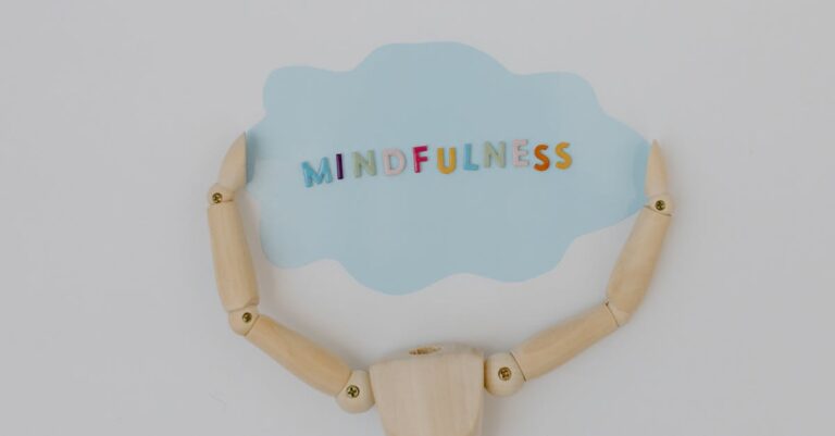 découvrez la mindfulness : une pratique de pleine conscience pour réduire le stress, améliorer la concentration et vivre pleinement l'instant présent.