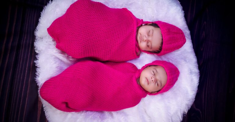 découvrez l'univers unique des rausch twins, un duo créatif aux talents exceptionnels dans le domaine artistique et culturel.