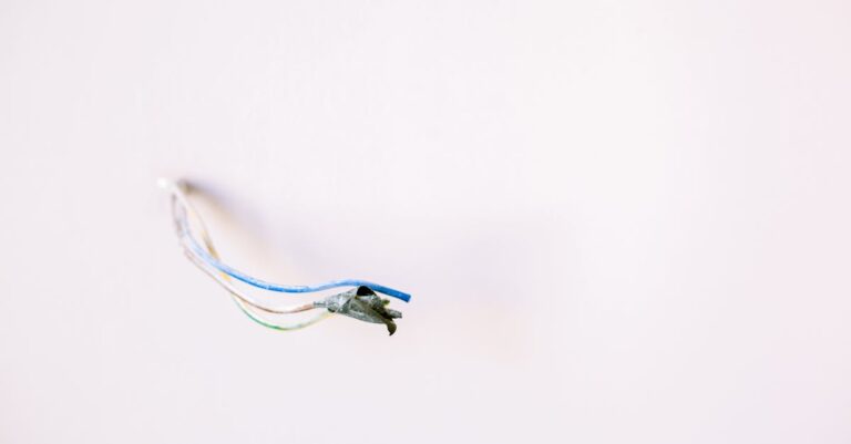 guide complet pour le câblage d'une gâche électrique : installation, schémas et conseils pratiques pour sécuriser votre porte.