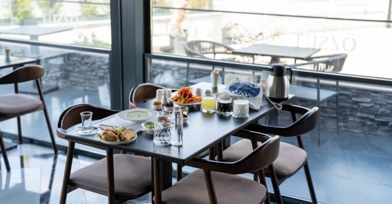 découvrez notre restaurant où saveurs authentiques et ambiance conviviale se rencontrent pour un moment gastronomique inoubliable.