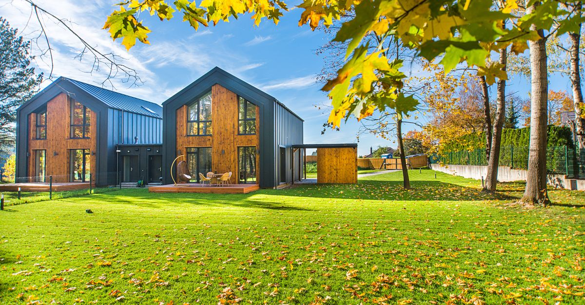 découvrez les réglementations environnementales essentielles à respecter lors de la construction de votre maison pour un projet durable et conforme aux normes écologiques.