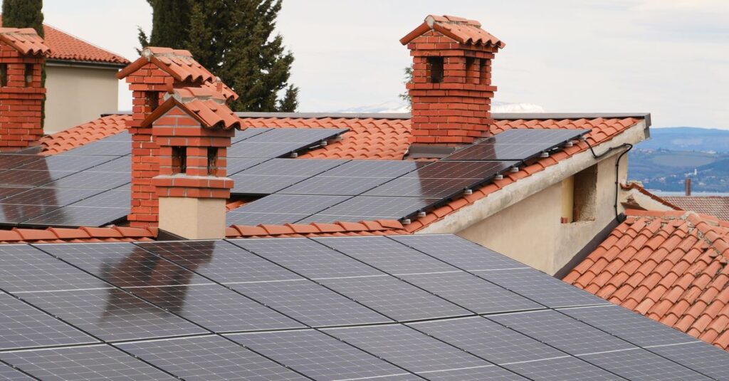 découvrez les panneaux solaires : une solution écologique et économique pour produire votre propre énergie renouvelable et réduire votre empreinte carbone.